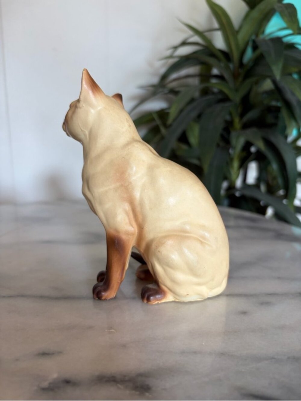Vintage Siamese Cat Sculpture Blue Eyes Figurine Cats Art Trinket mcm Japan 60s - Picture 8 of 9